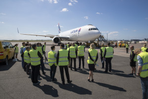 The plane - 907_1908